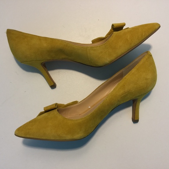 mustard gold pumps